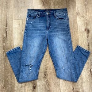 Lucky brand high rise vintage jeans size 6 or 28